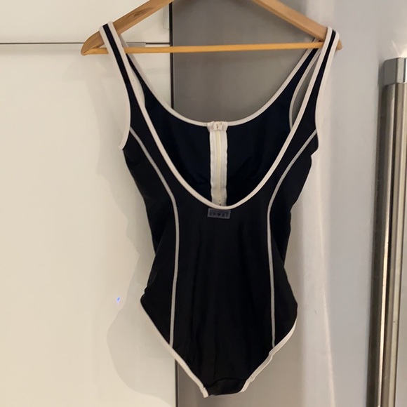 JUICY COUTURE One-Piece Swim Suit Monochrome Black & White Contrast Classic Sexy - Picture 6 of 12